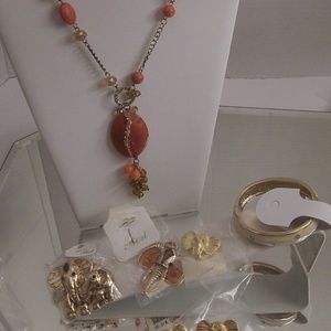 ***NWT DESIGNER ELEPHANT NECKLACE EAR, BRACELET &